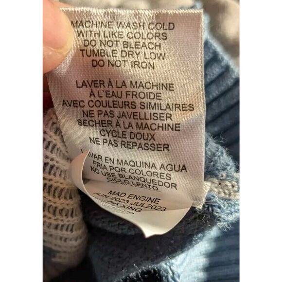 Disney's Stitch Lilo and Stitch Graphic Sweater XL Blue Long Sleeve Christmas - Picture 5 of 8